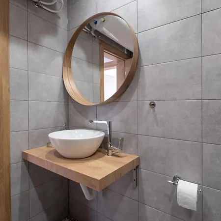 Apartment Stylish Gem 2br With Ac