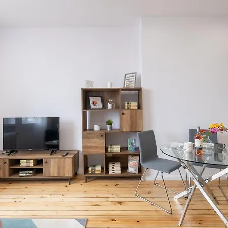 Apartment Stylish Gem 2br With Ac Sofia