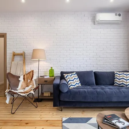 Apartment Stylish Gem 2br With Ac