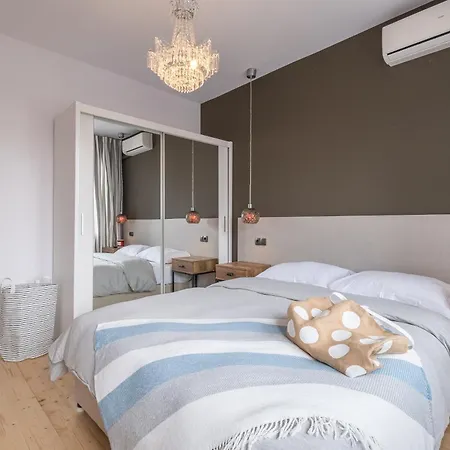 Stylish Gem 2br With Ac Apartment *